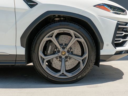 Used 2020 Lamborghini Urus AWD/4WD image 34