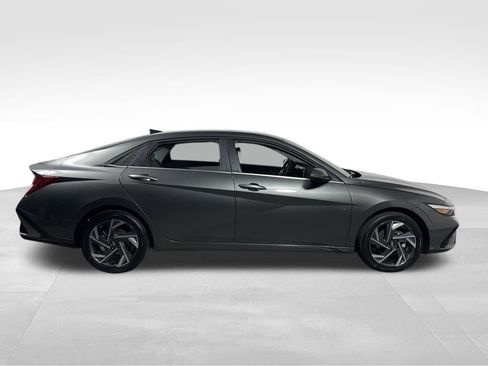 New 2025 Hyundai Elantra Limited image 6