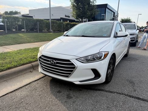 Used 2017 Hyundai Elantra SE FWD image 6