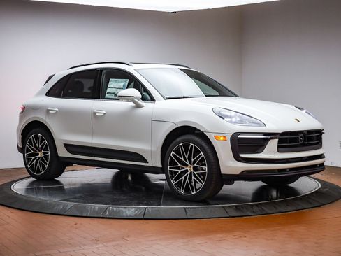 Certified 2026 Porsche Macan AWD/4WD image 15