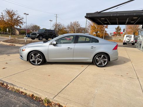 Used 2012 Volvo S60 T6 R-Design image 8