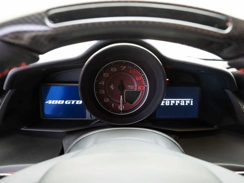 Used 2018 Ferrari 488 GTB RWD image 11