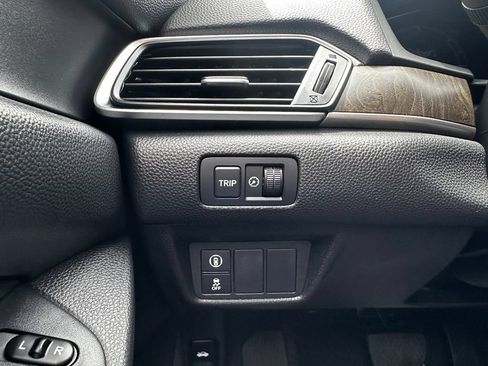 Used 2020 Honda Accord EX image 33