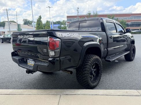 Used 2017 Toyota Tacoma TRD Sport w/ Tow Package AWD/4WD image 6