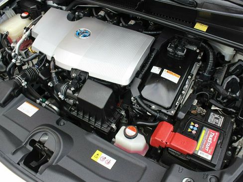 Used 2016 Toyota Prius Two FWD image 34