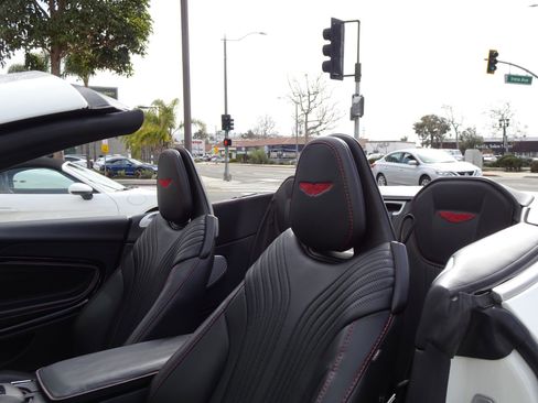 Used 2020 Aston Martin DB11 Volante image 14