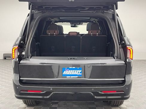Used 2025 Lincoln Navigator L Reserve AWD/4WD image 11