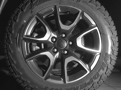 Used 2025 Jeep Compass Trailhawk AWD/4WD image 12