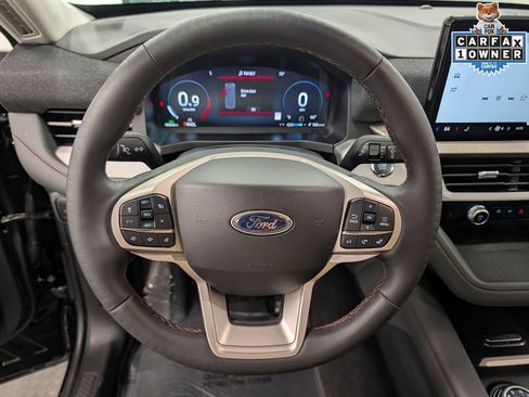 Used 2025 Ford Explorer Active AWD/4WD image 23