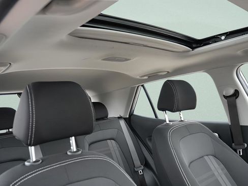 Certified 2025 Hyundai Venue SEL FWD image 14