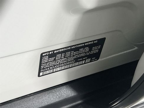 Used 2025 BMW X5 xDrive50e w/ Premium Package image 32