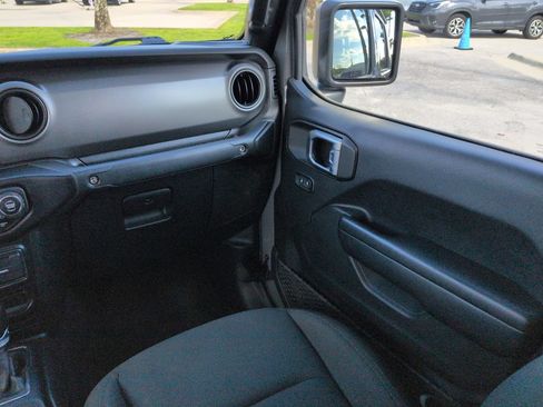 Used 2021 Jeep Gladiator Sport AWD/4WD image 16