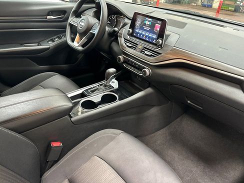 Used 2024 Nissan Altima 2.5 SV image 19