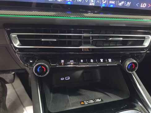 Used 2026 Chevrolet Traverse High Country w/ LPO, Floor Liner Package AWD/4WD image 14