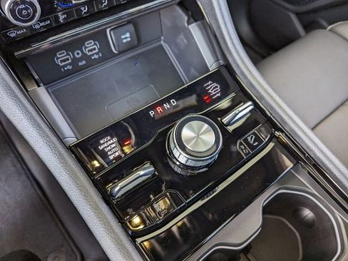 Used 2022 Jeep Grand Cherokee Overland w/ Luxury Tech Group IV AWD/4WD image 18