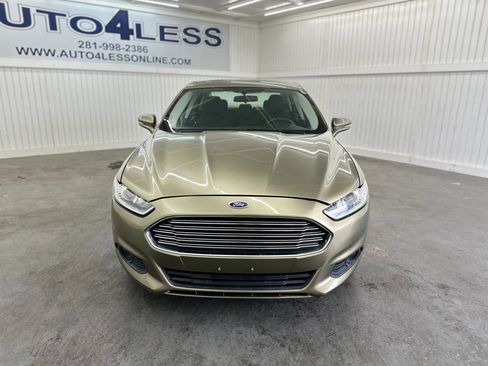 Used 2013 Ford Fusion SE image 2