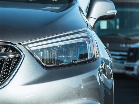 Used 2020 Buick Encore Essence image 5