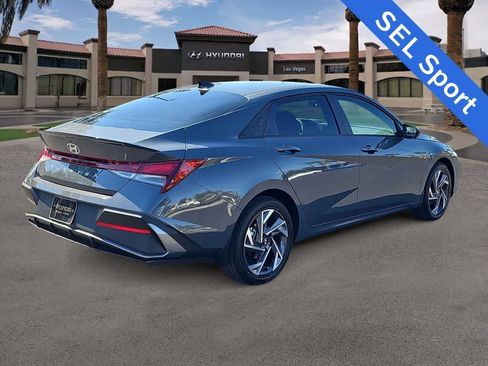 Used 2025 Hyundai Elantra Sport FWD image 7
