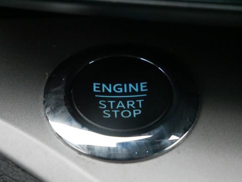 Used 2023 Ford Explorer XLT w/ Equipment Group 202A image 33