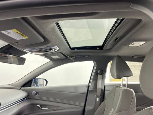 Used 2025 Hyundai Elantra SEL image 25