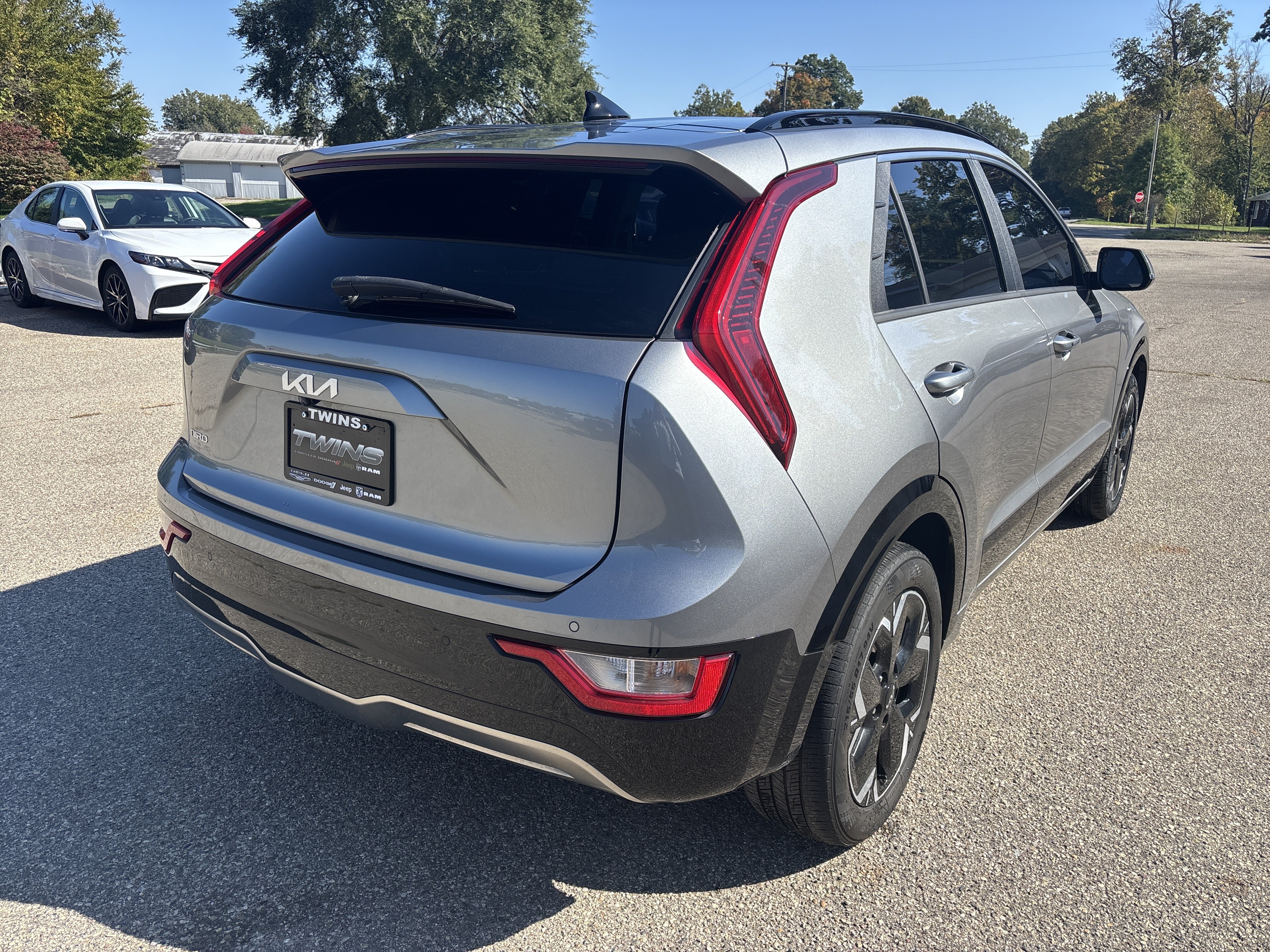 Used 2023 Kia Niro Wind w/ Wind Preserve Package FWD image 3