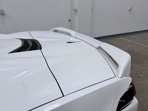 Used 2023 Chevrolet Corvette Stingray Premium Conv w/ Z51 Performance Package RWD image 17