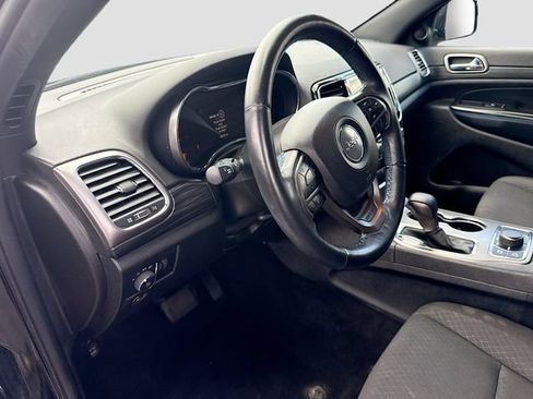 Used 2019 Jeep Grand Cherokee Laredo AWD/4WD image 13