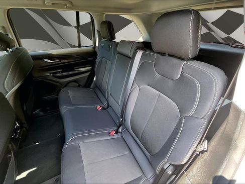 Used 2023 Jeep Grand Cherokee Laredo w/ Luxury Tech Group I AWD/4WD image 26