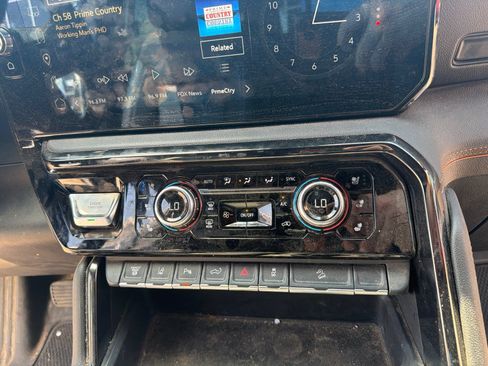 Used 2024 GMC Sierra 2500 AT4 w/ AT4 Premium Plus Package AWD/4WD image 23