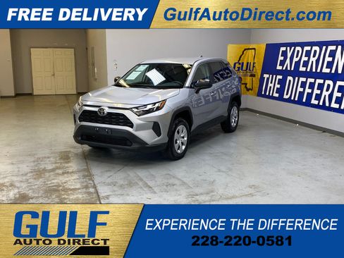 Used 2025 Toyota RAV4 LE AWD/4WD image 4