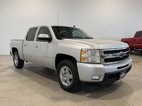 Used 2010 Chevrolet Silverado 1500 LTZ w/ Convenience Package AWD/4WD image 5