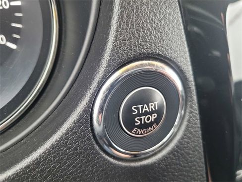 Used 2019 Nissan Rogue SV image 19