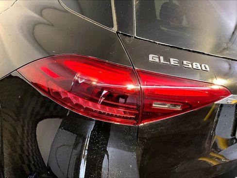 New 2026 Mercedes-Benz GLE 580 4MATIC image 5