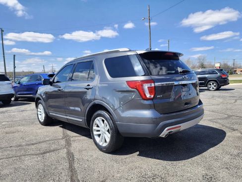 Used 2016 Ford Explorer XLT image 11