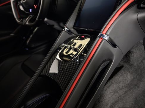 Certified 2022 Ferrari Roma RWD image 27