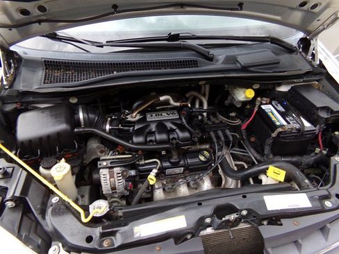 Used 2008 Chrysler Town & Country Touring FWD image 42