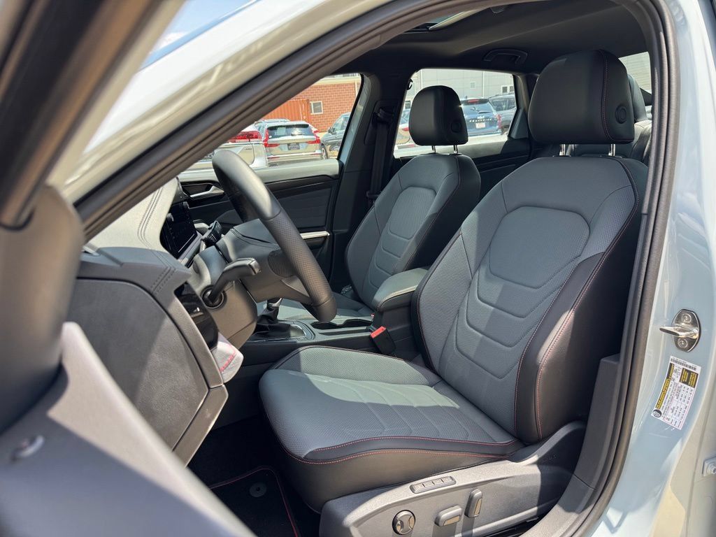 New 2026 Volkswagen Jetta GLI Autobahn FWD image 5