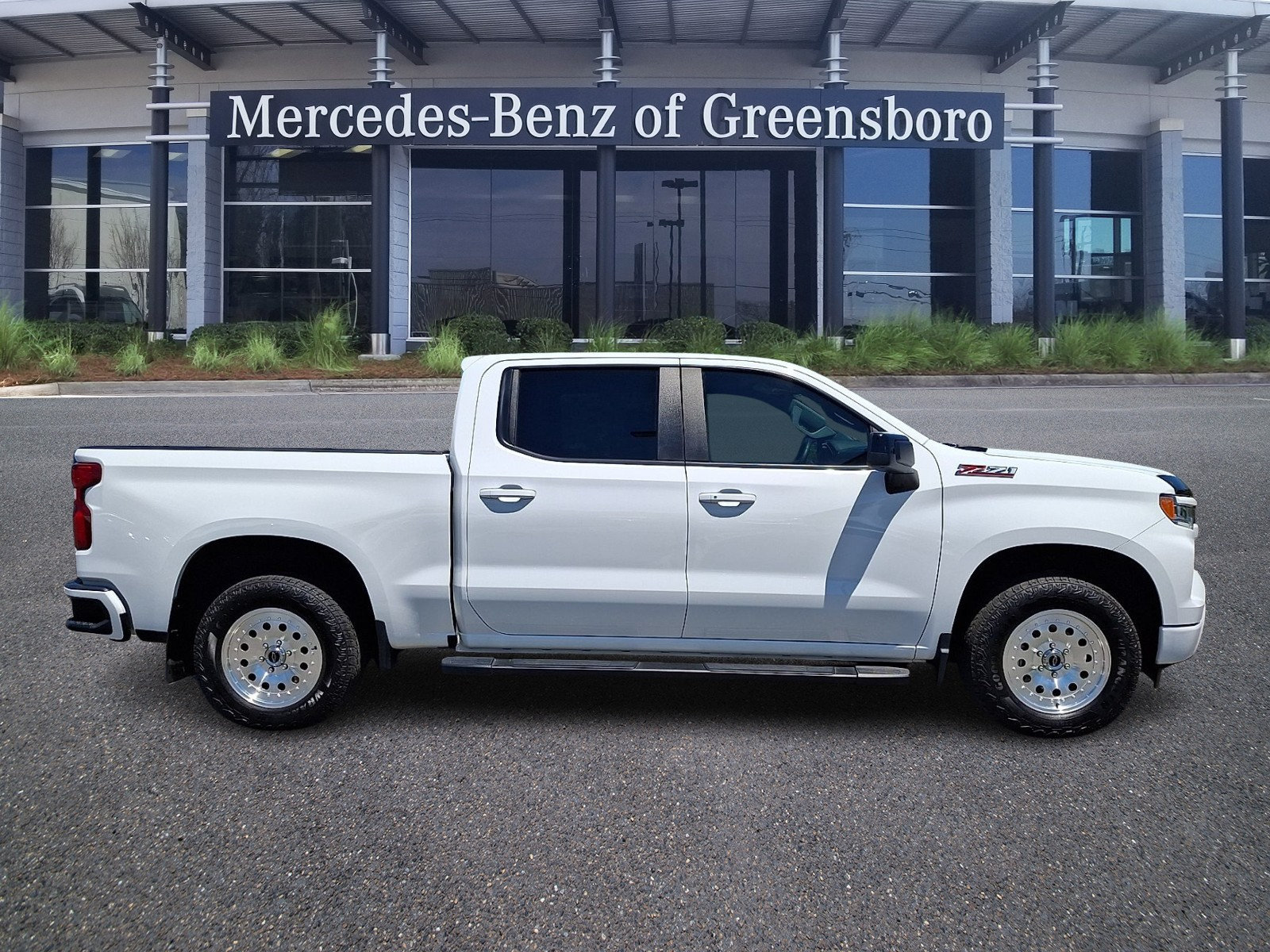 Used 2024 Chevrolet Silverado 1500 RST w/ Z71 Off-Road Package AWD/4WD image 7