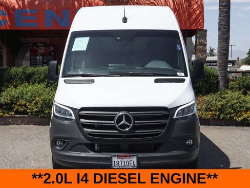 Used 2024 Mercedes-Benz Sprinter 2500 image 3