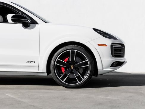 Used 2023 Porsche Cayenne GTS image 11