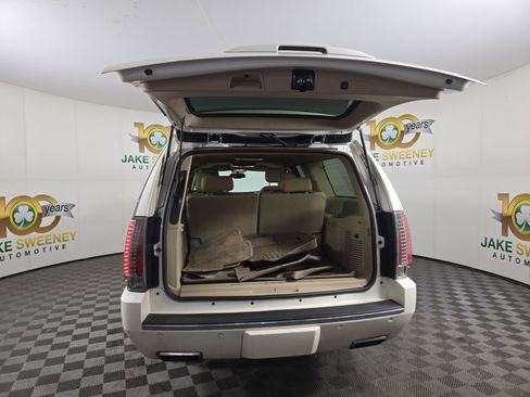 Used 2014 Cadillac Escalade ESV Premium image 28