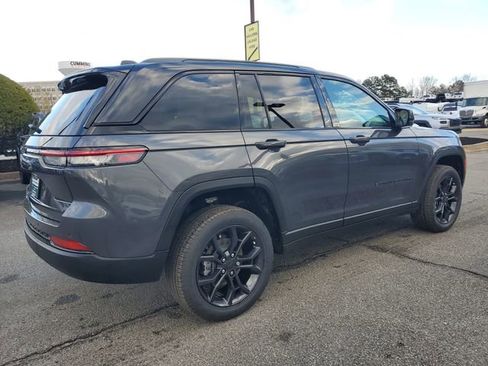 New 2025 Jeep Grand Cherokee Limited image 6