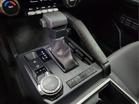 Certified 2024 Toyota Tacoma SR5 AWD/4WD image 18
