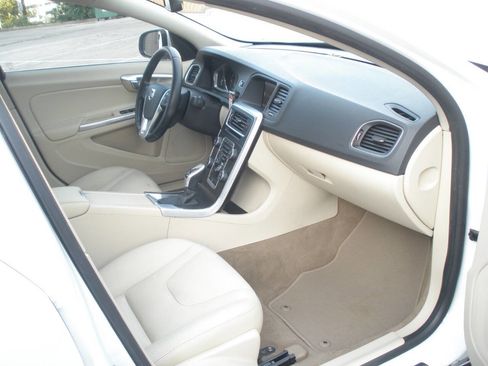 Used 2015 Volvo S60 T5 Premier image 24