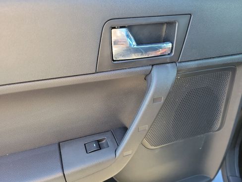 Used 2010 Ford Focus SES image 20