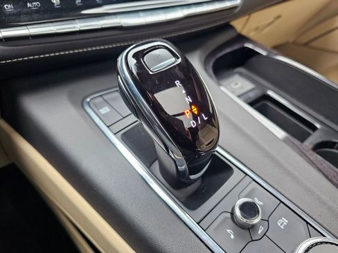 Used 2022 Cadillac Escalade Premium Luxury AWD/4WD image 35