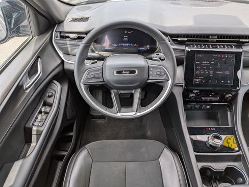 Certified 2023 Jeep Grand Cherokee Altitude AWD/4WD image 15