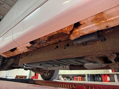 Used 2002 Ford Explorer XLS image 32