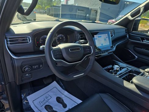 Used 2024 Jeep Wagoneer 4WD image 24