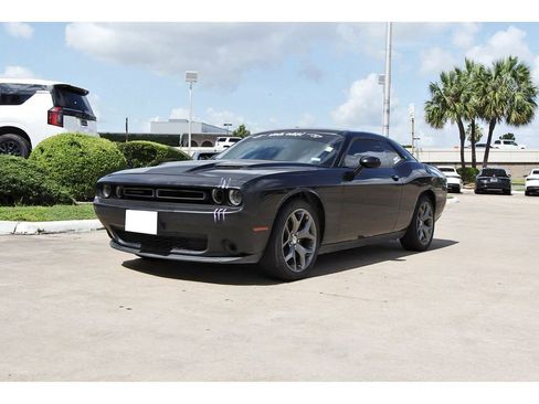 Used 2016 Dodge Challenger SXT w/ Sound Group RWD image 2